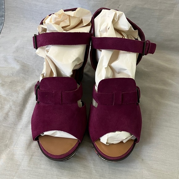 Clark’s women’s size 7 purple Wedge Sandals with Patterned Heel - Picture 2 of 16